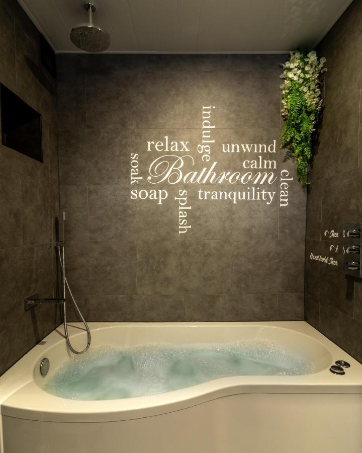 Jucuzzi Bath. Japanese Toilet. Belfast City Centre. Εξωτερικό φωτογραφία