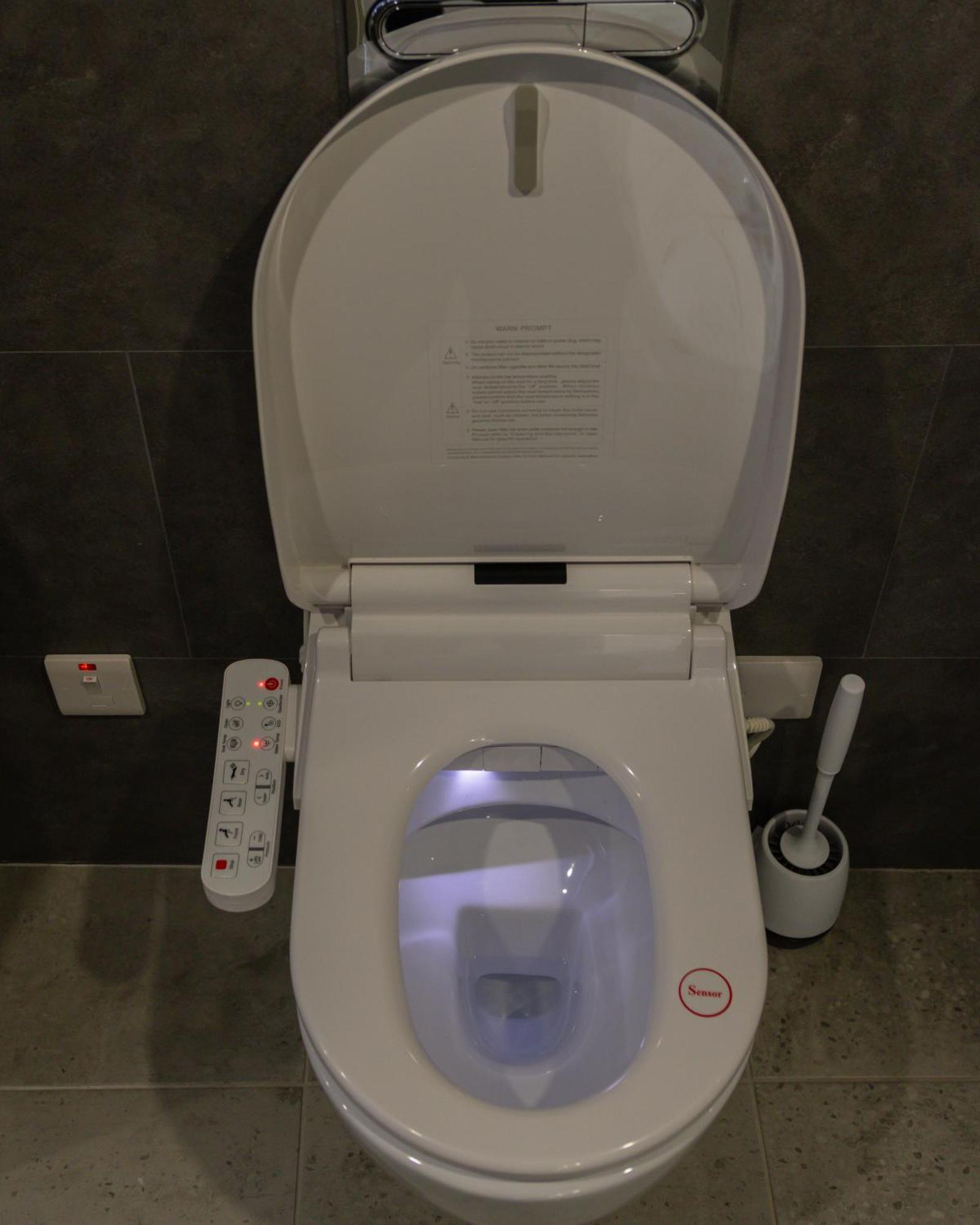 Jucuzzi Bath. Japanese Toilet. Belfast City Centre. Εξωτερικό φωτογραφία